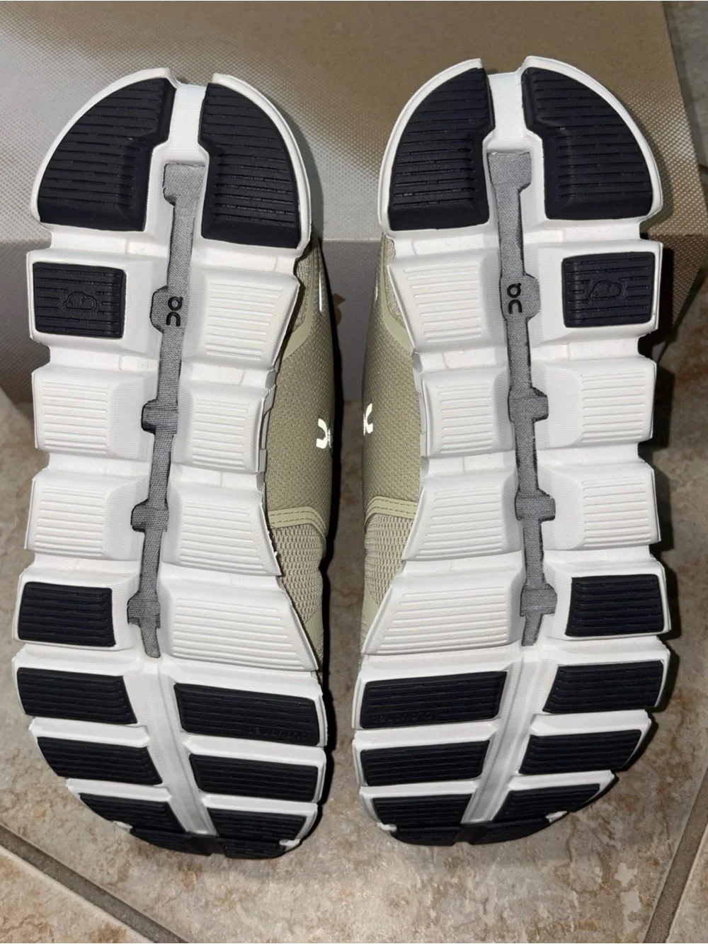ON WOMEN’S CLOUD 5 HAZE SAND Running Shoes Brown- size 9- NEW - Picture 7 of 7
